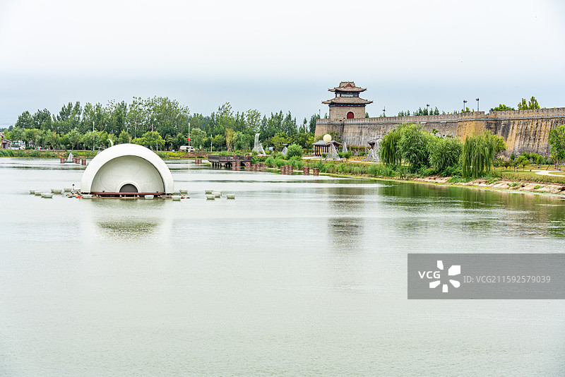 河北邯郸广府古城永年城城墙城楼建筑倒影图片素材