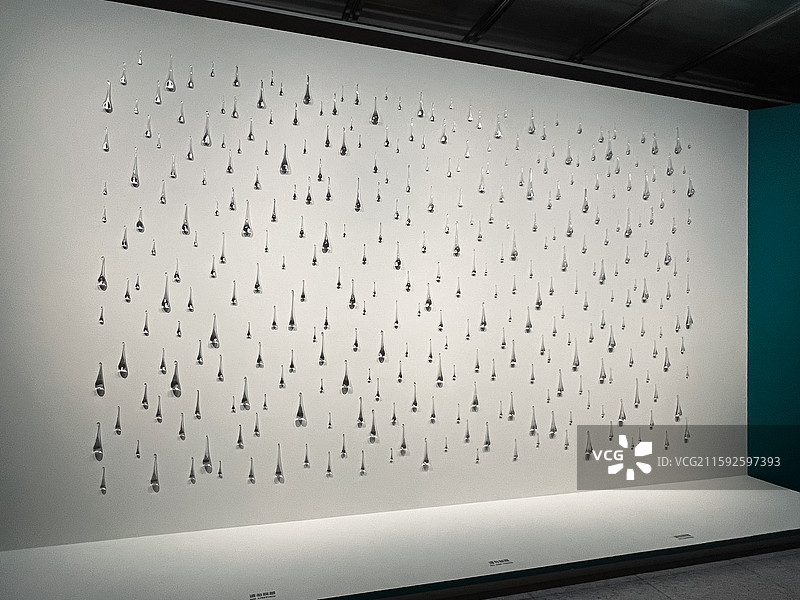 上海浦东美术馆埃莱娜·穆格《泪墙》图片素材