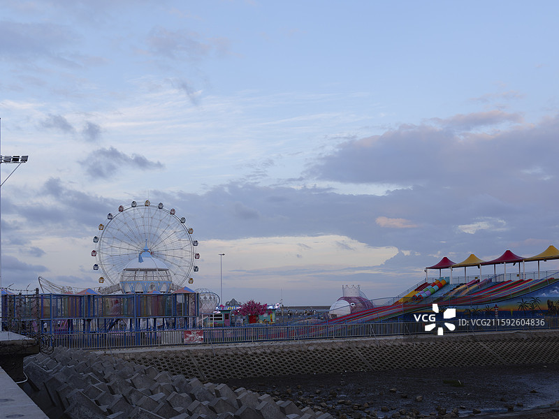 落日余晖下的奉贤渔人码头美景图片素材