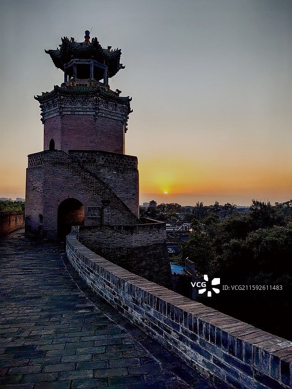 平遥城墙角楼日落图片素材