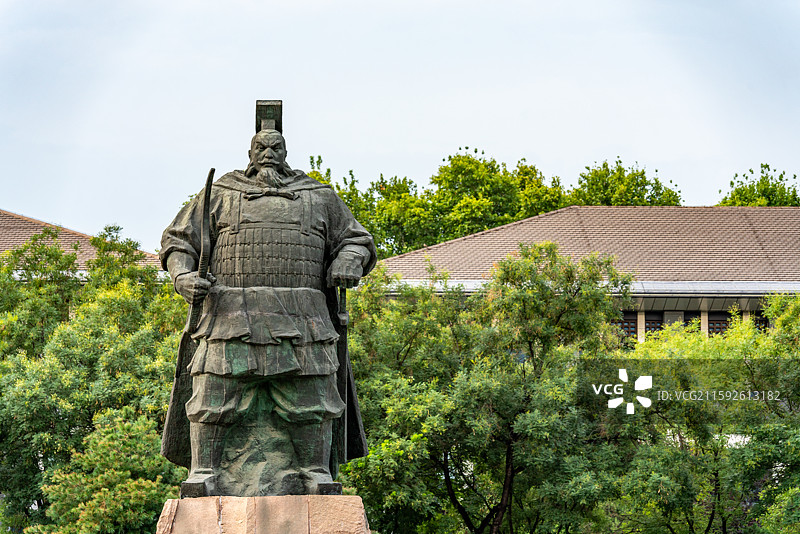 河北邯郸丛台广场赵武灵王塑像图片素材