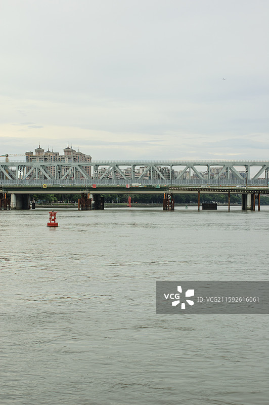 坦尾码头遥望改造后的珠江大桥东桥图片素材