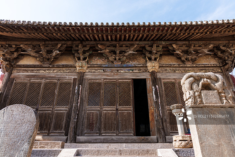 山西忻州繁峙县三圣寺元代古建筑大雄宝殿图片素材