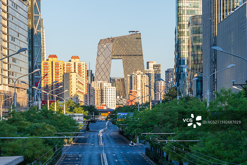 北京地标建筑：光华路的中央电视台大楼（CCTV大楼），前景为朝阳路及慈云寺桥。图片素材