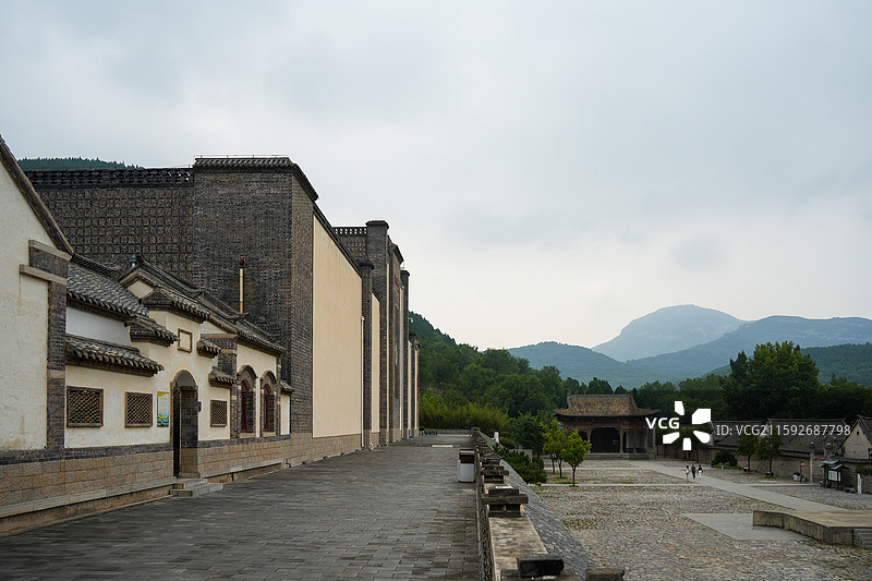 济南章丘朱家峪古村落古典建筑和群山风光图片素材