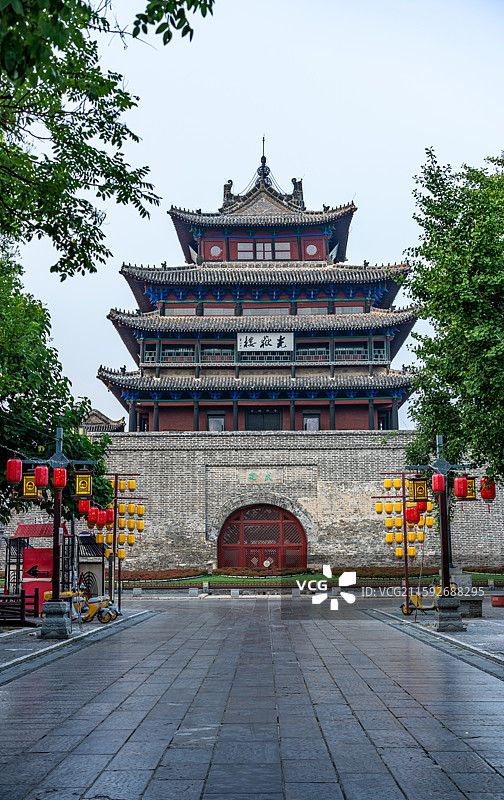 日出朝霞中的山东聊城东昌湖中华水城光岳楼建筑全景图及局部特写镜头图片素材