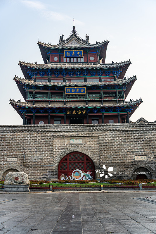 日出朝霞中的山东聊城东昌湖中华水城光岳楼建筑全景图及局部特写镜头图片素材