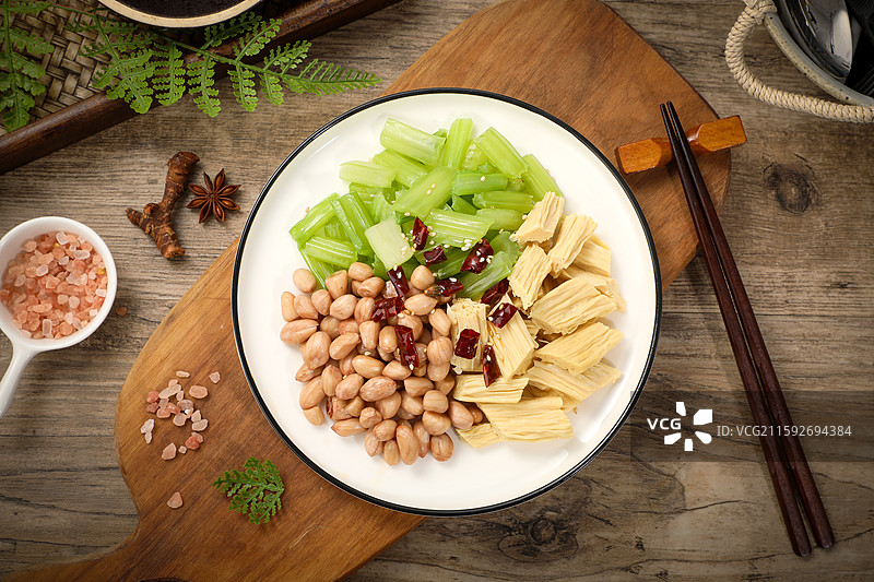 凉拌芹菜花生米腐竹图片素材