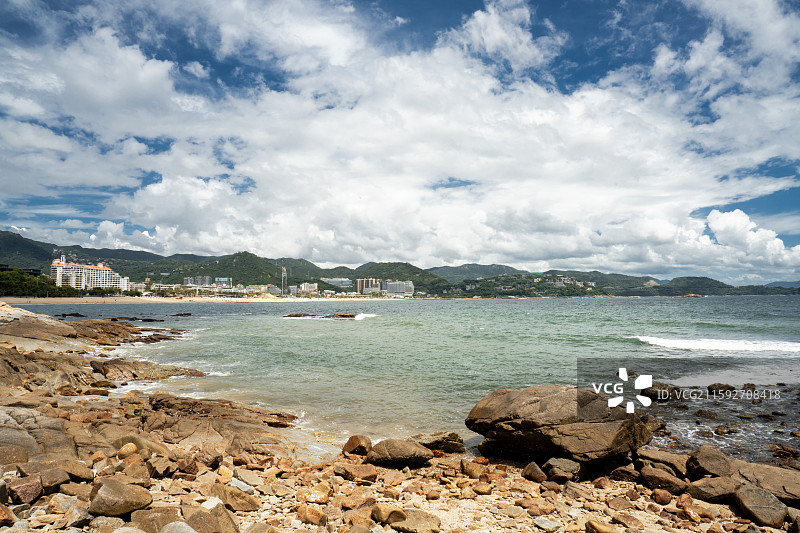 中国广东深圳盐田大鹏湾，最美海滨栈道梅沙栈道自然风光图片素材