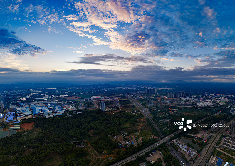 航拍太阳落山后的天空图片素材