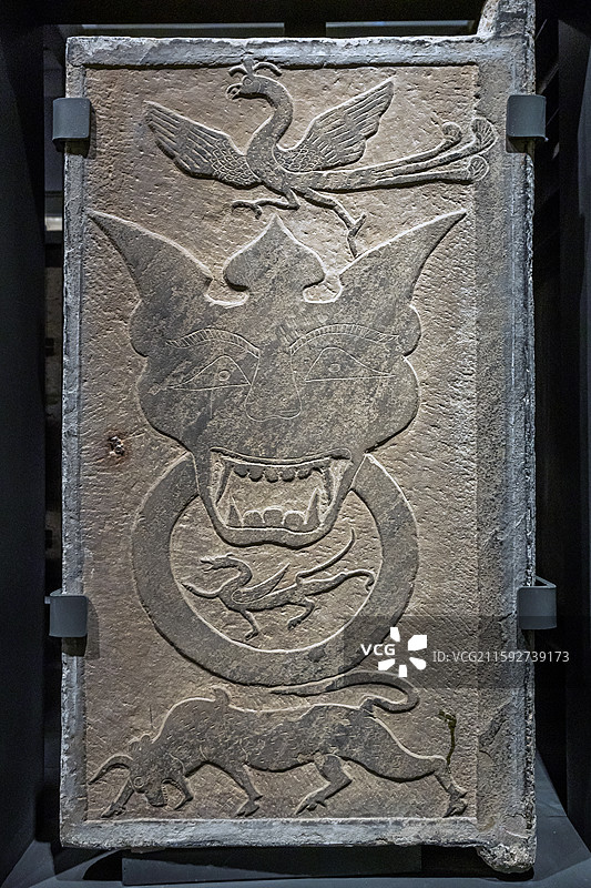 陕西省西安碑林博物馆朱雀，铺首衔环，青龙，獬豸画像东汉25-220年1946年绥德县出土图片素材