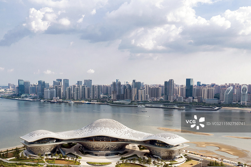 航拍视角下的城市天际线湛江文化中心图片素材