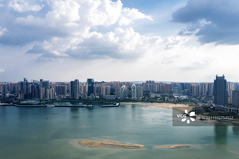 航拍视角下的-城市天际线湛江金沙湾图片素材