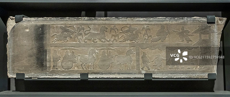 陕西省西安碑林博物馆狩猎车马乐舞画像东汉25-220年绥德县出土图片素材
