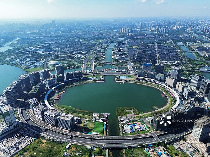郑州北龙湖金融岛 夏季早晨航拍城市风光图片素材