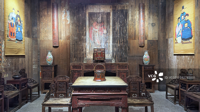 清代中晚期传统民居中堂（客厅）家具摆设图片素材