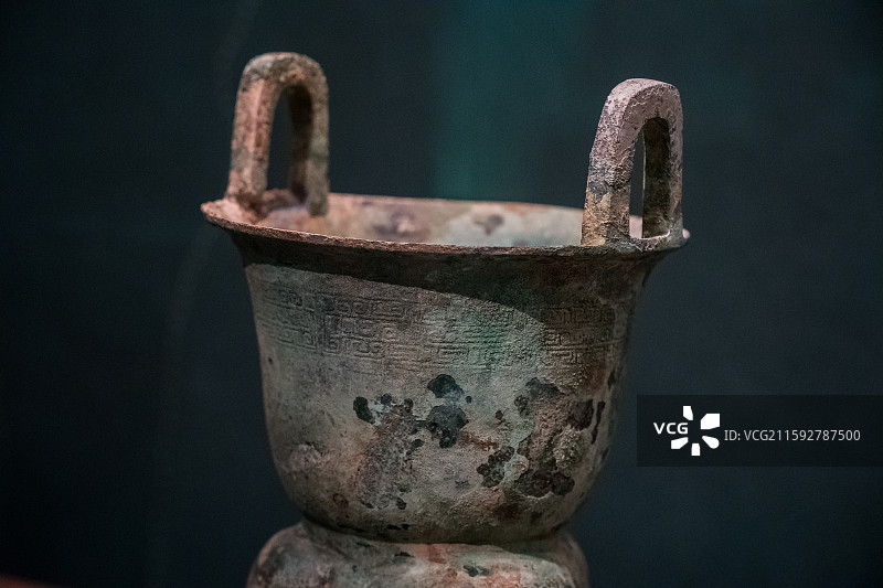 安阳博物馆殷墟商代青铜甗图片素材