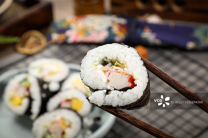 蟹肉沙拉盒装寿司图片素材