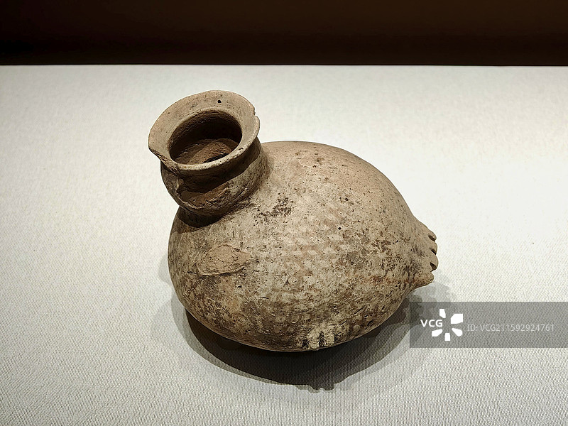 网纹单耳彩陶鸟形壶 马厂类型 甘肃省博物馆藏 1973年永昌县鸳鸯池出土 北京艺术博物馆展览图片素材