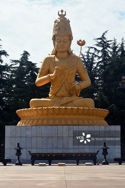 法门寺佛光大道大势至菩萨竖版正面视角图片素材