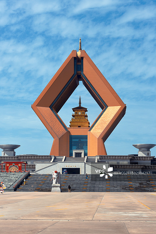 法门寺合十舍利塔竖版中景图片素材
