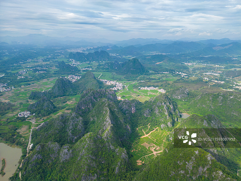 春北山水画廊喀斯特山脉风光，中国广东省阳江市阳春市春湾镇图片素材
