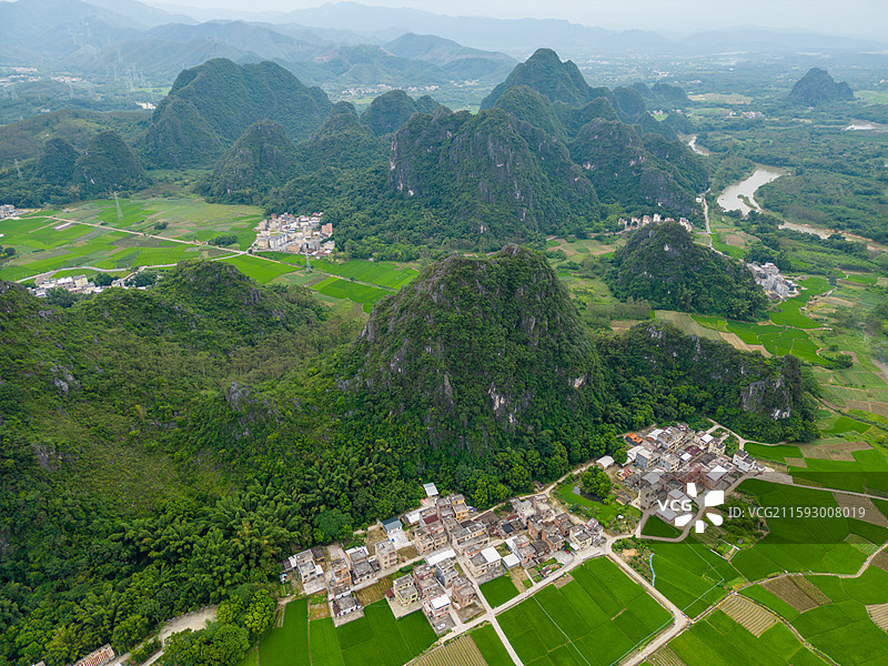 春北山水画廊喀斯特山脉风光，中国广东省阳江市阳春市春湾镇图片素材