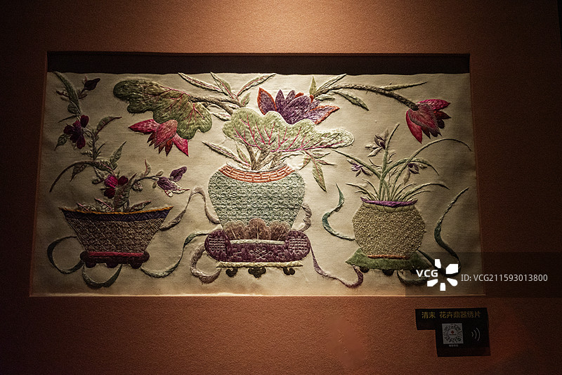 清末  花卉鼎器绣片 湘绣的文化传承图片素材