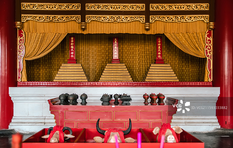 北京历代帝王庙博物馆景德崇圣殿室内供奉的皇帝牌位图片素材