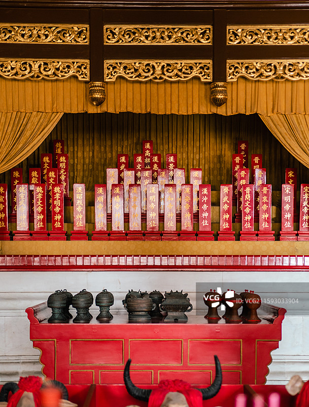 北京历代帝王庙博物馆景德崇圣殿室内供奉的皇帝牌位图片素材