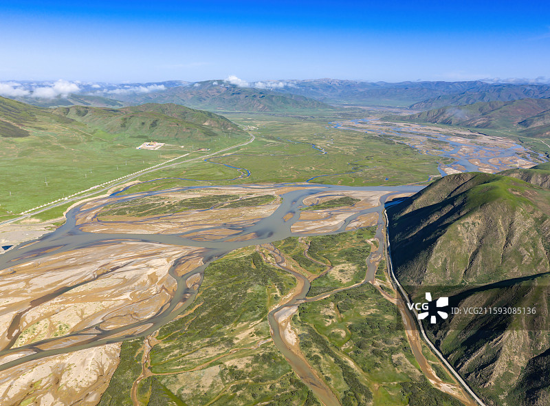 航拍227国道果洛段黄河（上游）风光图片素材
