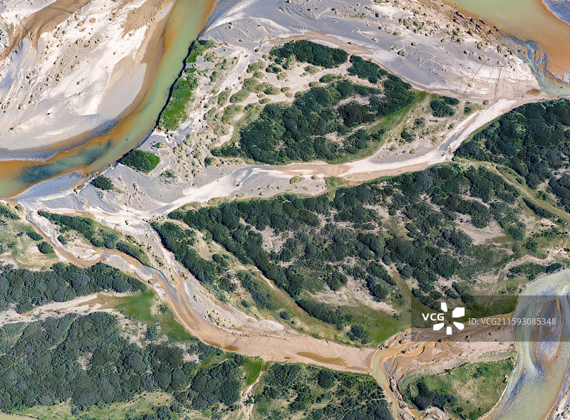航拍227国道果洛段黄河（上游）风光图片素材