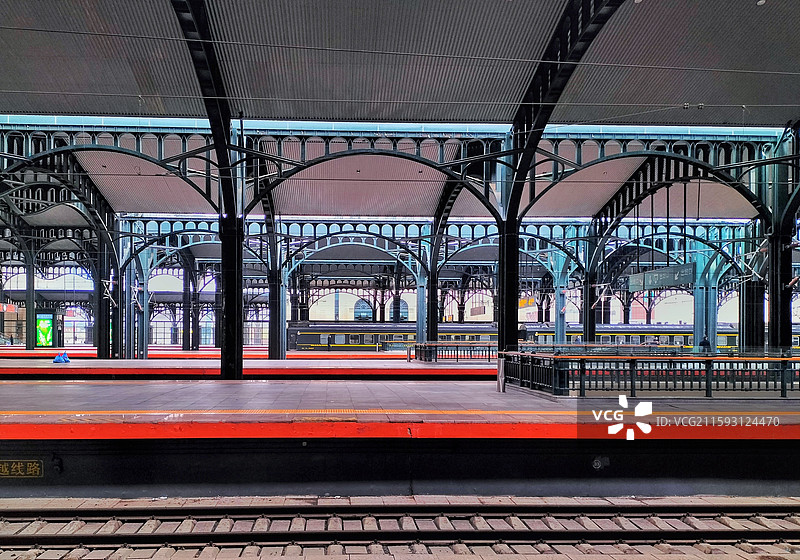哈尔滨火车站站台图片素材