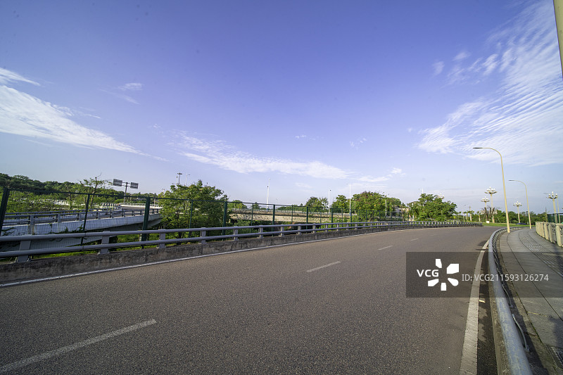 泸州城市大道和天际线图片素材
