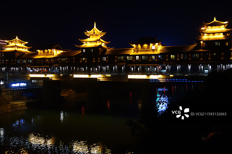 湖北省恩施州恩施市恩施清江风雨桥风雨廊桥蓝调夜景图片素材