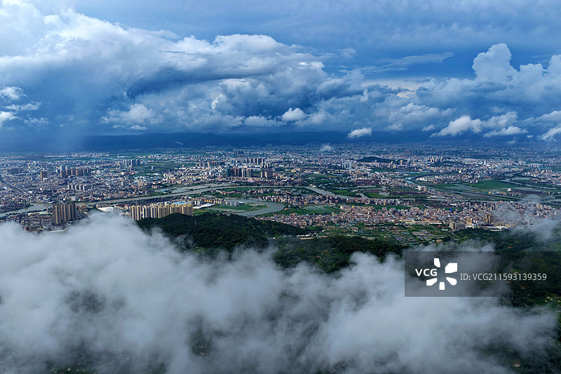 广东汕头潮阳航拍云景图片素材