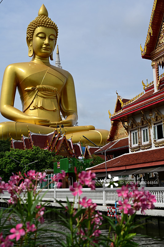 曼谷，水门寺，大佛下的众生图片素材