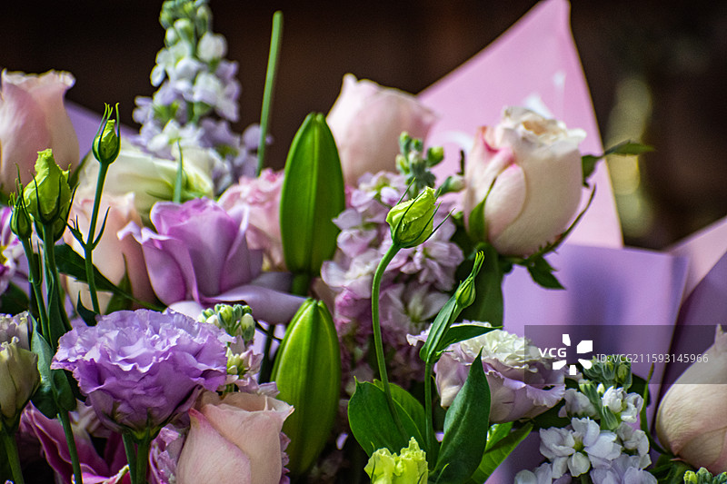 大捧鲜花、一大束鲜花、生日鲜花、玫瑰、百合花图片素材