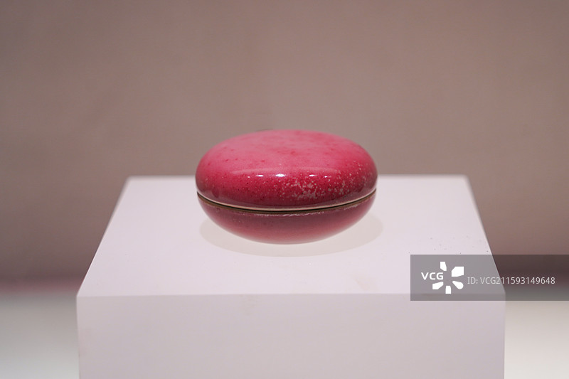 辽宁省博物馆藏清康熙豇豆红釉印盒图片素材