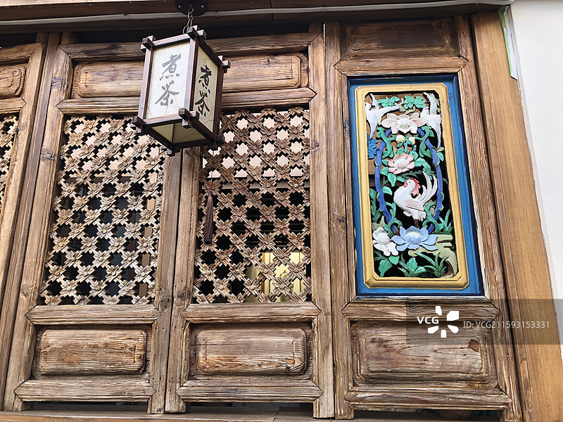 云南丽江古城白天的建筑和景色图片素材