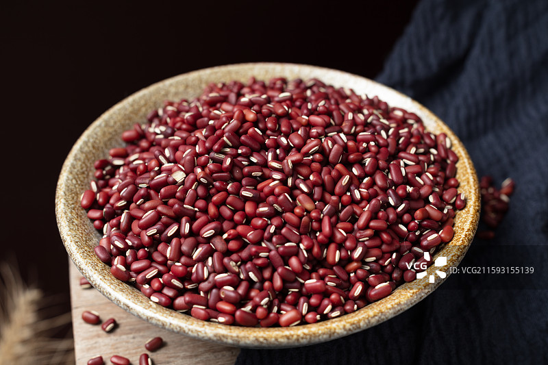 碗中饱满的红豆静物图图片素材
