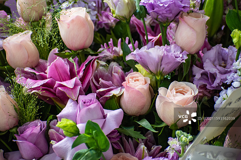 大捧鲜花、一大束鲜花、生日鲜花、玫瑰、百合花图片素材