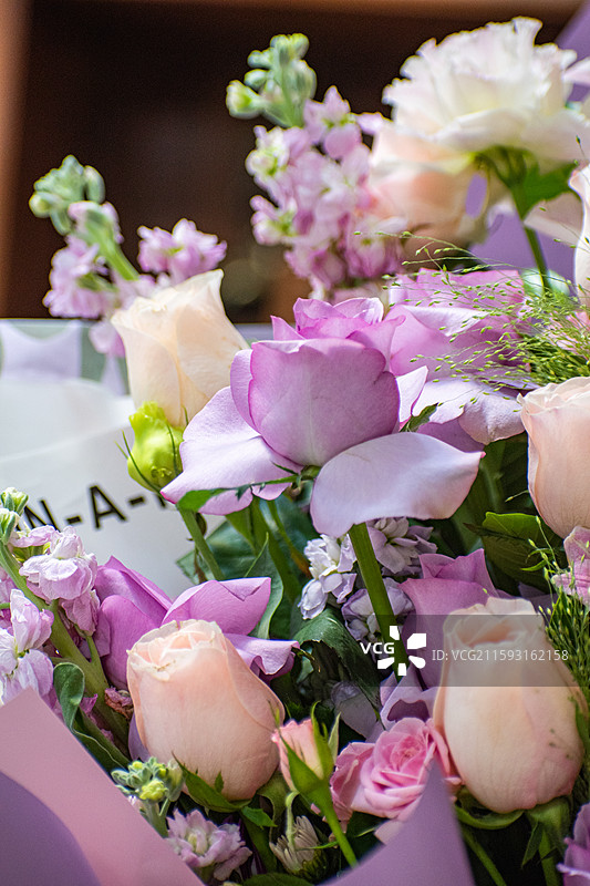 大捧鲜花、一大束鲜花、生日鲜花、玫瑰、百合花图片素材