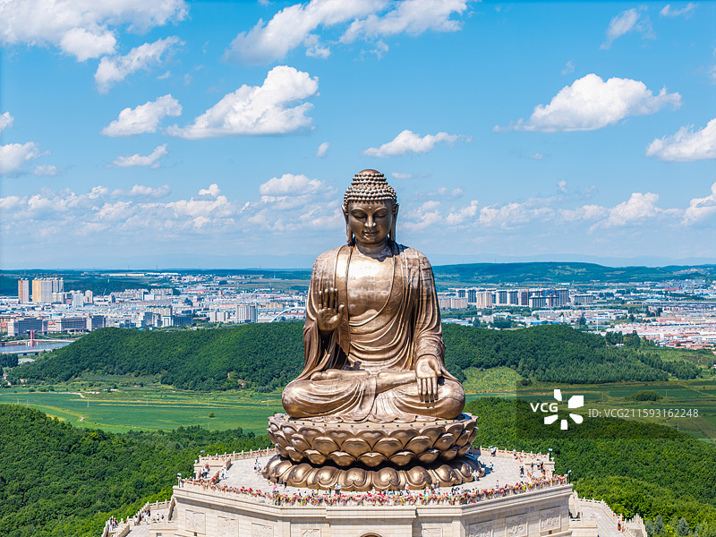 中国吉林省延边朝鲜族自治州敦化市六鼎山文化旅游区-世界第一高释迦牟尼金鼎大佛夏季高视角航拍大图图片素材
