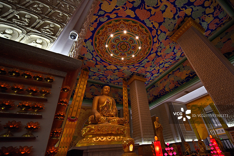 超广角视角法门寺合十舍利塔内释迦牟尼佛图片素材