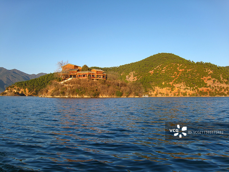 四川云南泸沽湖清晨的景色图片素材