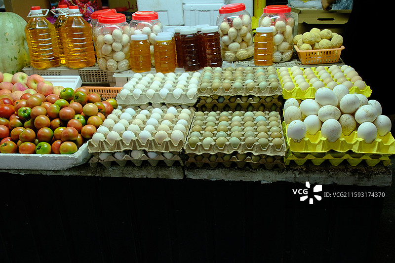 山脚下的农贸市场组图。米面粮油鸡蛋。蔬菜水果。图片素材