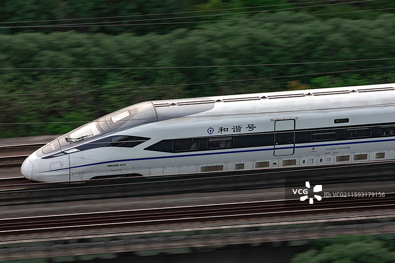 长沙南站的和谐号高铁图片素材