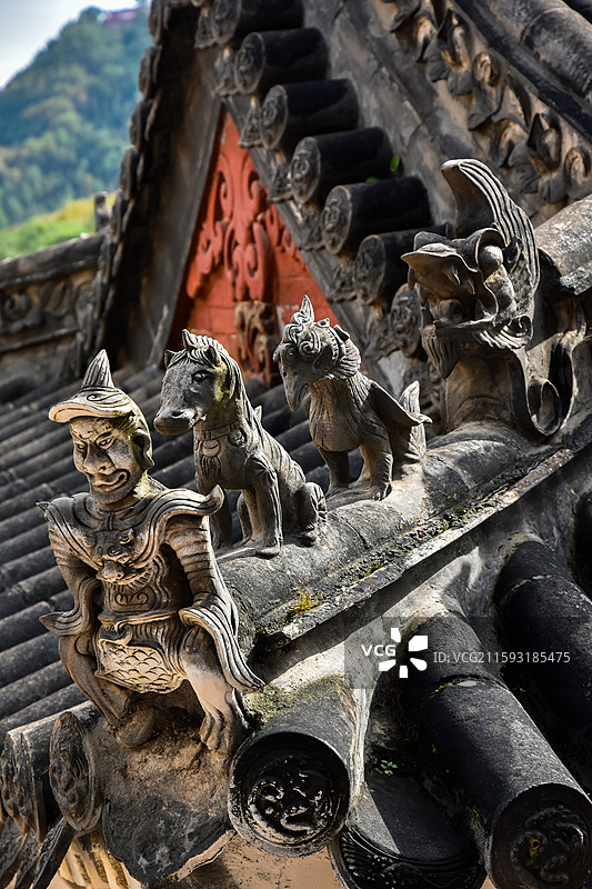 古建筑屋顶神兽雕塑特写图片素材