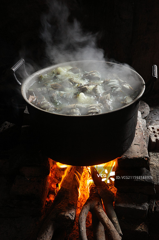 外婆家包粽子，民间手艺人图片素材